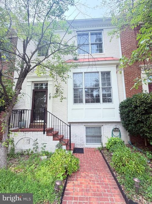 225 Deer Meadow Ln, ROCKVILLE, MD, 20850-5884 | Card Image
