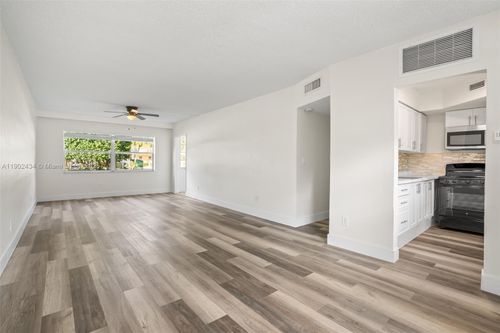 apt-f110-2820 Ne 201st Ter, Aventura, FL, 33180-2076 | Card Image