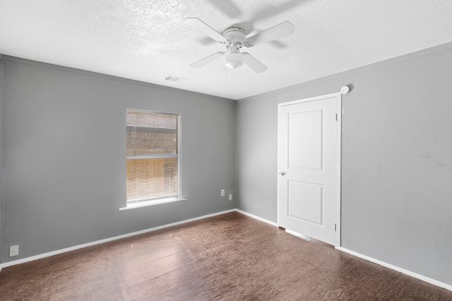 305 W Waco St, Home with 5 bedrooms, 3 bathrooms and 6 parking in Ennis TX | Image 17