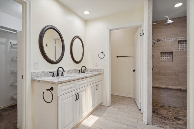 710 Cimarron Trl, House other with 3 bedrooms, 2 bathrooms and null parking in Irving TX | Image 14