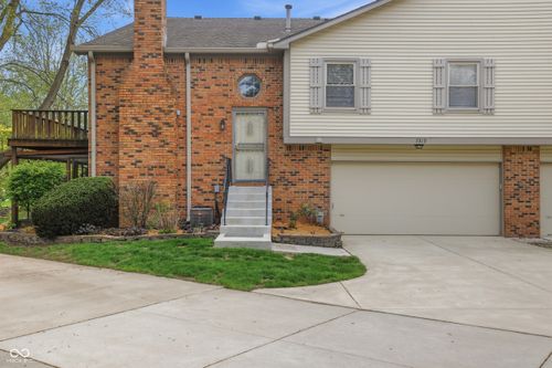 7319 Prairie Lake Dr, Indianapolis, IN, 46256-1955 | Card Image