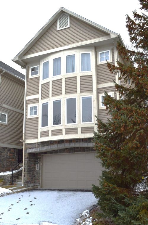 217 Old Creek Dr, Saline, MI, 48176-1761 | Card Image