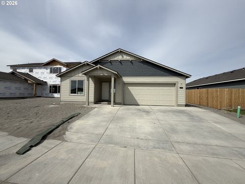885 E Kinsley Ave, Hermiston, OR, 97838-2359 | Card Image
