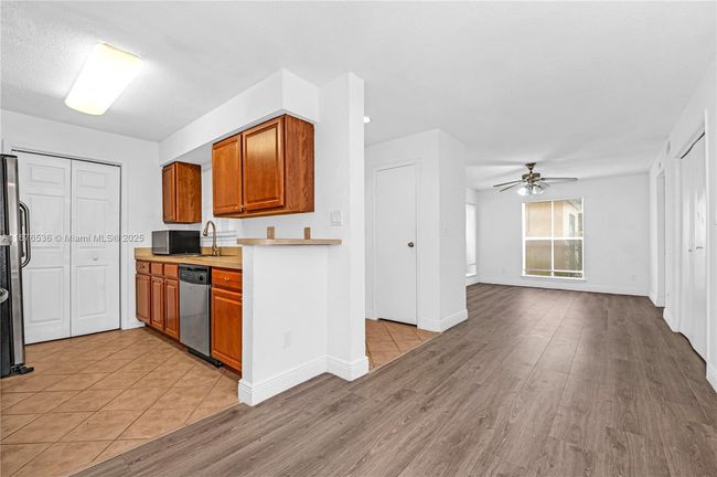 APT-811 - 833 Riverside Dr, Condo with 2 bedrooms, 1 bathrooms and null parking in Coral Springs FL | Image 7