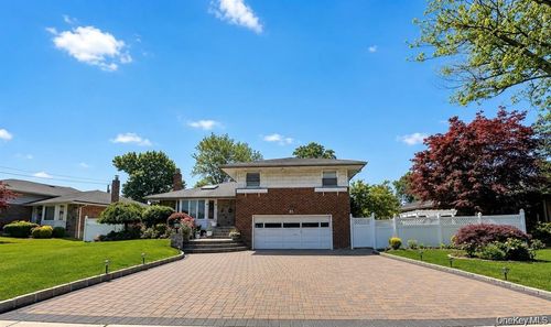 3 Carolyn Ct, Syosset, NY, 11791-6111 | Card Image