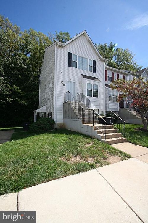 27-5-124 Azalea Ct, UPPER MARLBORO, MD, 20774-1671 | Card Image