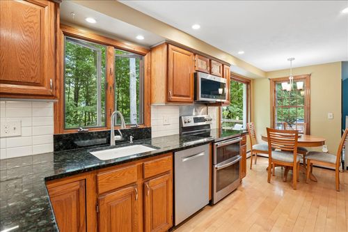 4 Lawson Farm Rd, Londonderry, NH, 03053-2653 | Card Image