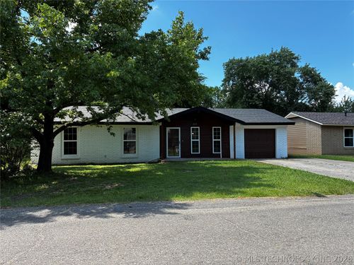 517 Park St, Wagoner, OK, 74467-3512 | Card Image