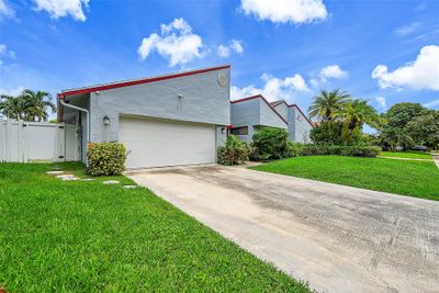 7417 Nw 49th St, House other with 3 bedrooms, 2 bathrooms and null parking in Lauderhill FL | Image 3