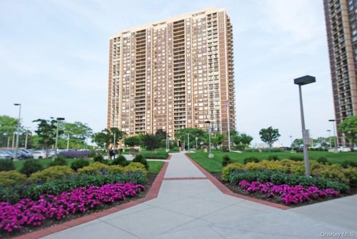 30d-26910 Grand Central Parkway, New York, NY, 11005 | Card Image
