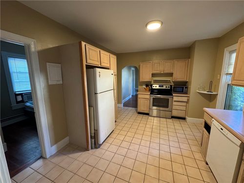 2-46 William St, Newport, RI, 02840-3307 | Card Image