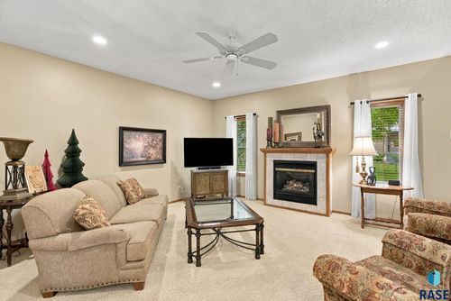 111 W Doral Ct Court, Sioux Falls, SD, 57108-6413 | Card Image