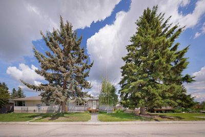 14 Knight St, House detached with 4 bedrooms, 2 bathrooms and 2 parking in Okotoks AB | Image 1