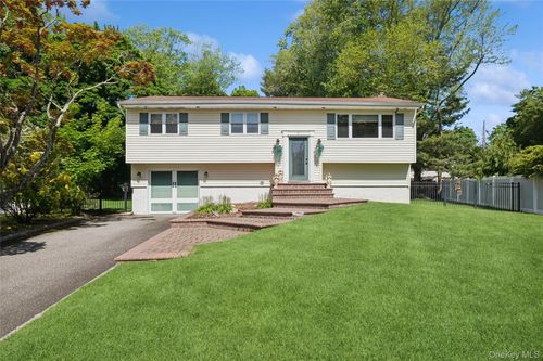 3 Bradley Ct, Smithtown, NY, 11787-1503 | Card Image