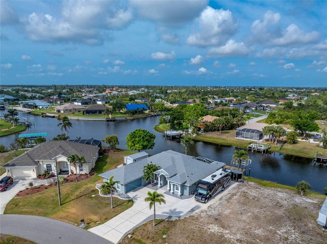 15674 Applewhite Cir, House other with 3 bedrooms, 3 bathrooms and null parking in Port Charlotte FL | Image 11