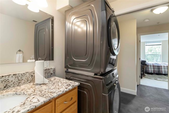 Washer and Dryer in Full Bathroom | Image 15
