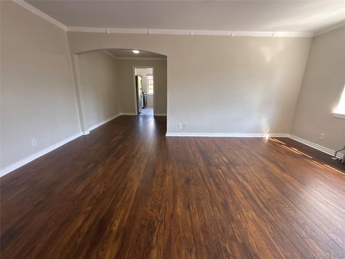 4-37 Spruce St, Great Neck, NY, 11021-3836 | Card Image