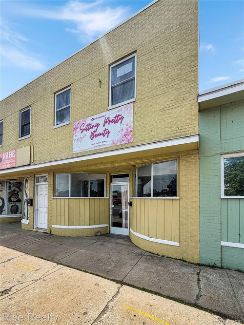 3362 S Saginaw Street, Burton, MI, 48529 | Card Image