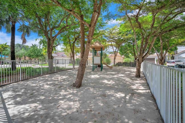 942 Lavender Cir, House other with 4 bedrooms, 3 bathrooms and null parking in Weston FL | Image 66