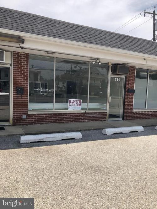 714 Macdade Blvd, FOLSOM, PA, 19033-3512 | Card Image