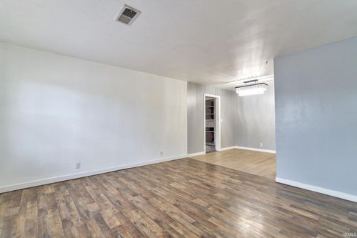 817 N Illinois St, Chandler, IN, 47610-9743 | Card Image