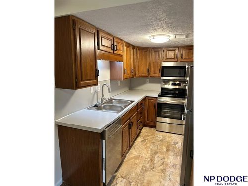 apt-15-120 S 38th Ave, Omaha, NE, 68131-3132 | Card Image