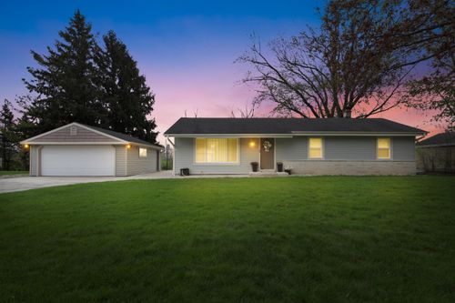 3145 Glacier Dr, Hubertus, WI, 53033-9646 | Card Image