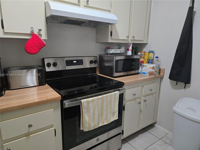APT-202 - 10002 Winding Lake Rd, Condo with 2 bedrooms, 2 bathrooms and null parking in Sunrise FL | Image 8