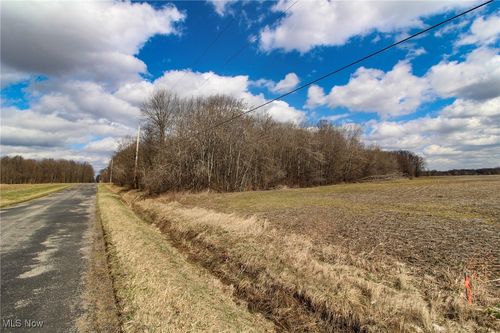 1 Oakfield North Rd Nw, Bristolville, OH, 44402 | Card Image