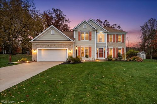 92 Ravenshollow Dr, Cuyahoga Falls, OH, 44223-2893 | Card Image