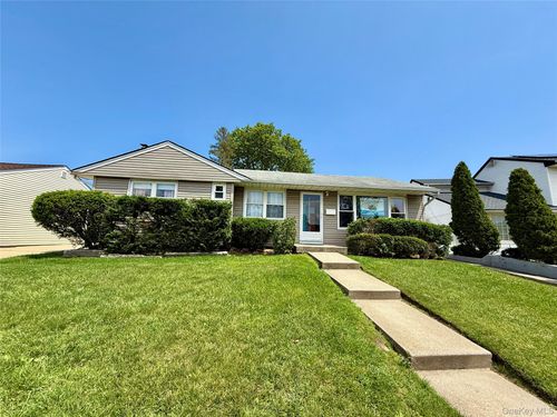 865 Prescott St, Valley Stream, NY, 11580-1235 | Card Image