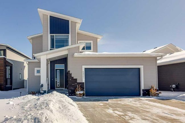 5421 Vista Trail, Home with 3 bedrooms, 2 bathrooms and 2 parking in Blackfalds AB | Image 1