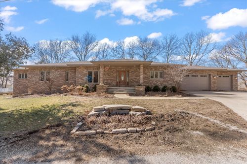 811 Sunset Dr, Mahomet, IL, 61853-9513 | Card Image