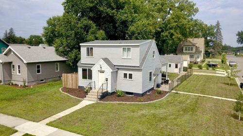 521 E 5th St, Redwood Falls, MN, 56283-1727 | Card Image
