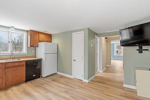 48 Pleasant St, Spencer, MA, 01562-1626 | Card Image