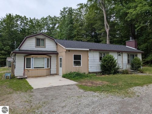 8331 Long Lake Rd, Hale, MI, 48739-8739 | Card Image