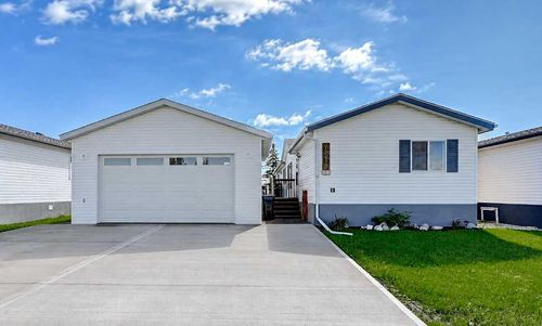 653 Carley Close, County Of Grande Prairie No. 1, AB, T8W5K5 | Card Image