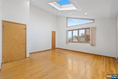 185 Main St, Cliffside Park, NJ, 07010-1249 | Card Image