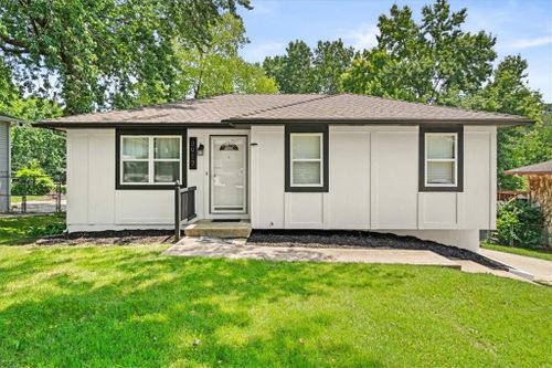 3917 S Masterbrook Drive, Independence, MO, 64055 | Card Image