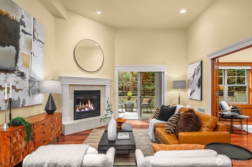 105-3150 W Government Way, Seattle, WA, 98199-1459 | Card Image