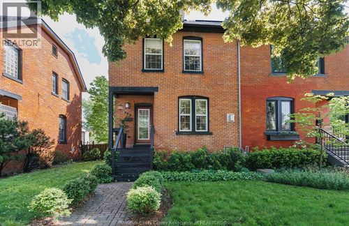 786 Monmouth Rd, Windsor, ON, N8Y3L2 | Card Image