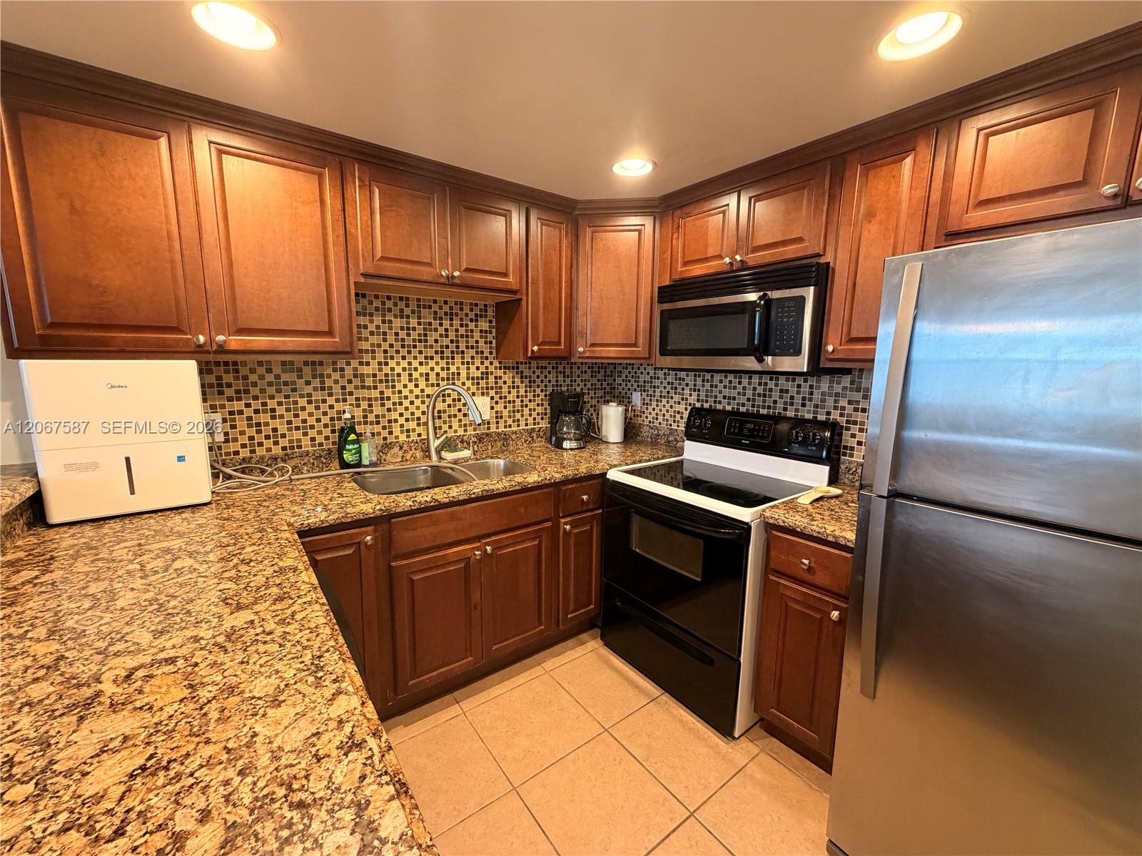 Residential Lease in Hallandale Beach 5
