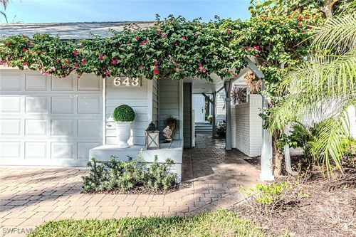 643 Bridgeway Ln, NAPLES, FL, 34108-2745 | Card Image