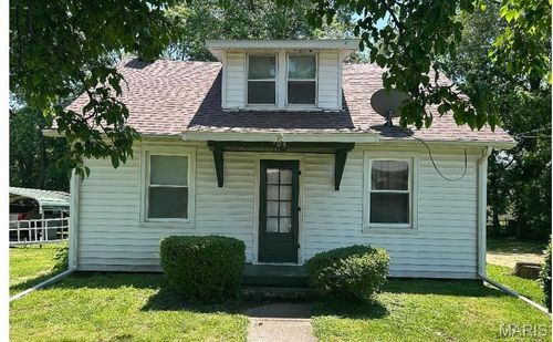 105 E Vine St, Brighton, IL, 62012 | Card Image