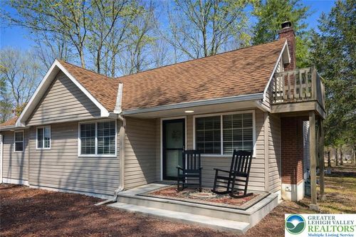 105 White Oak Dr, Jim Thorpe, PA, 18229-9594 | Card Image