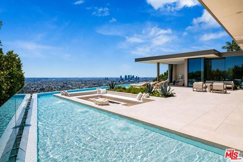 9016 Thrasher Ave, LOS ANGELES, CA, 90069-1242 | Card Image