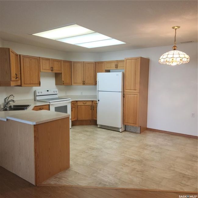 105 - 240 Athabasca St E, Condo with 1 bedrooms, 1 bathrooms and 2 parking in Moose Jaw SK | Image 9