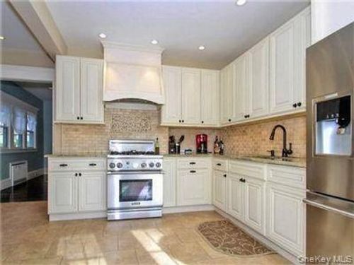 35 Francis Ter, Glen Cove, NY, 11542-2635 | Card Image