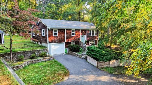 543 Main St, Hopkinton, RI, 02833-1117 | Card Image