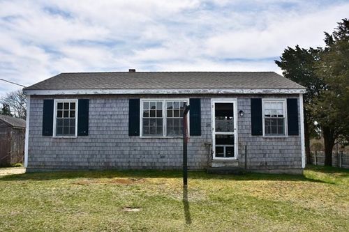 28 Harbor View Rd, Bourne, MA, 02532 | Card Image